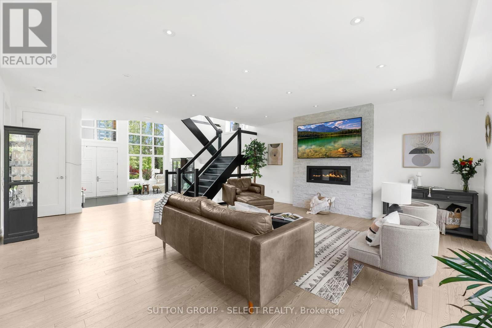 710 HICKORYRIDGE COMMON Image 7