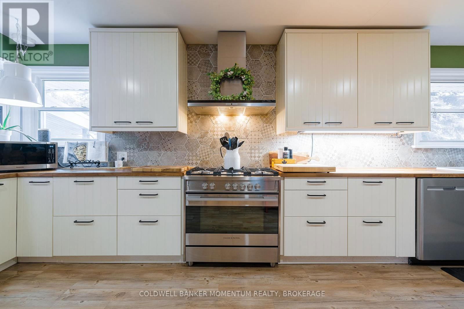 7 OVERHOLT STREET Image 21