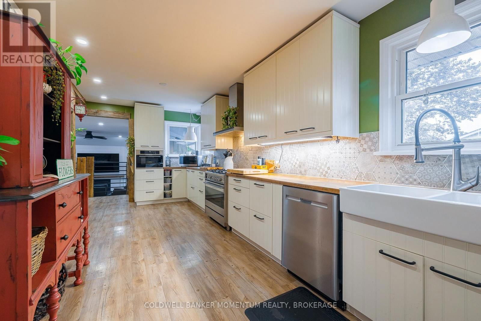 7 OVERHOLT STREET Image 22