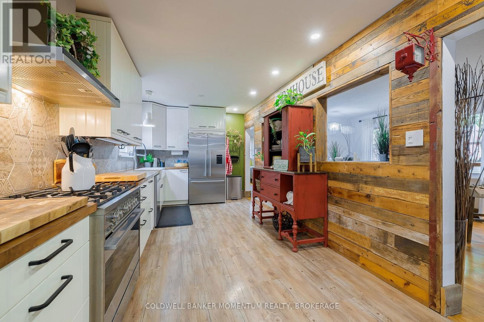 7 OVERHOLT STREET Image 23