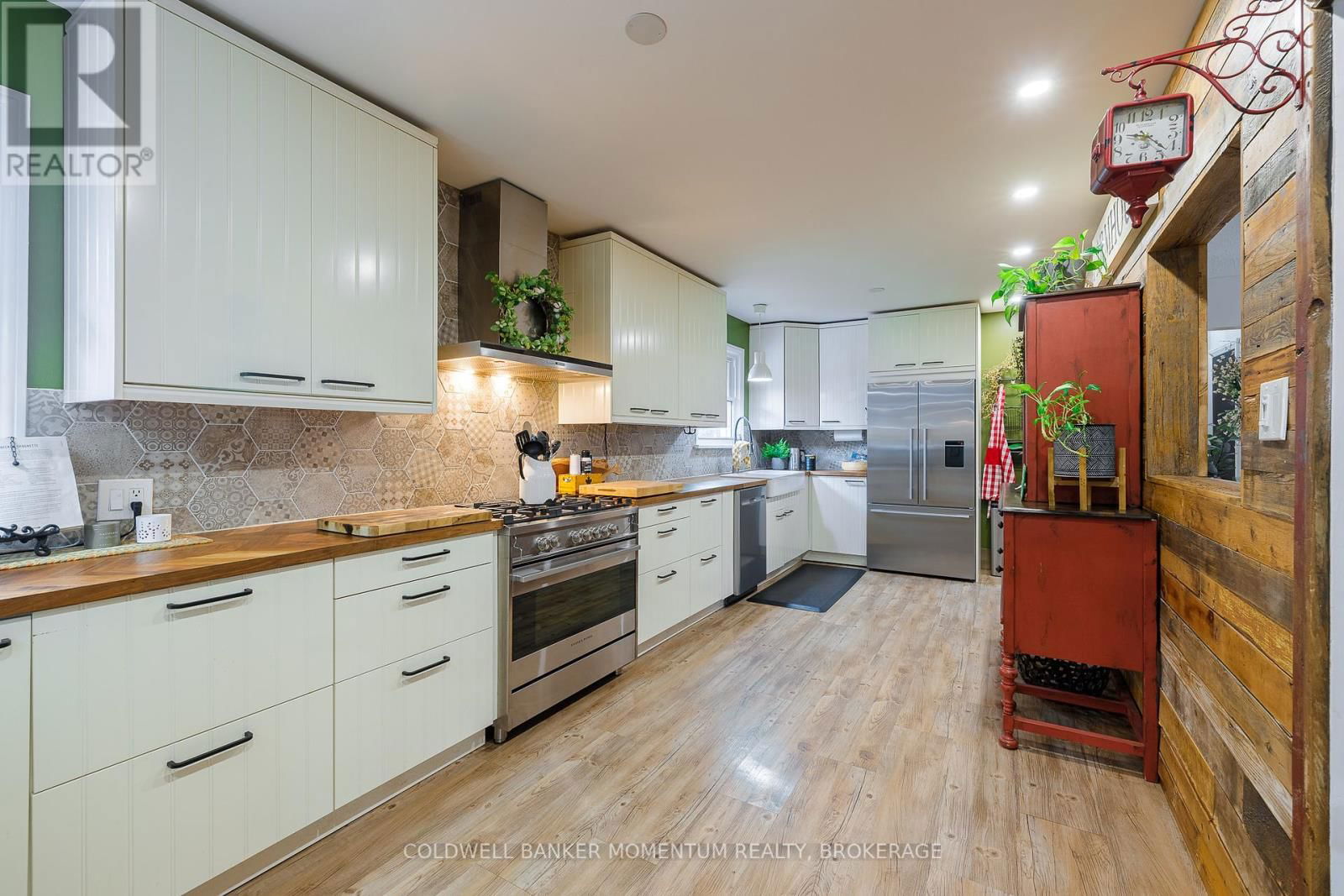 7 OVERHOLT STREET Image 25