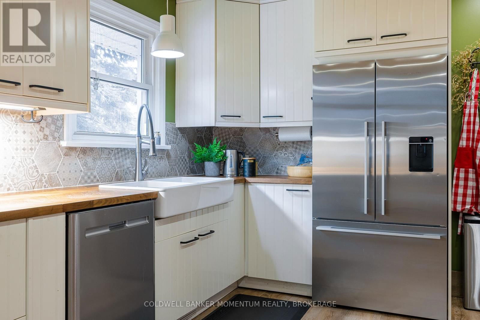 7 OVERHOLT STREET Image 26