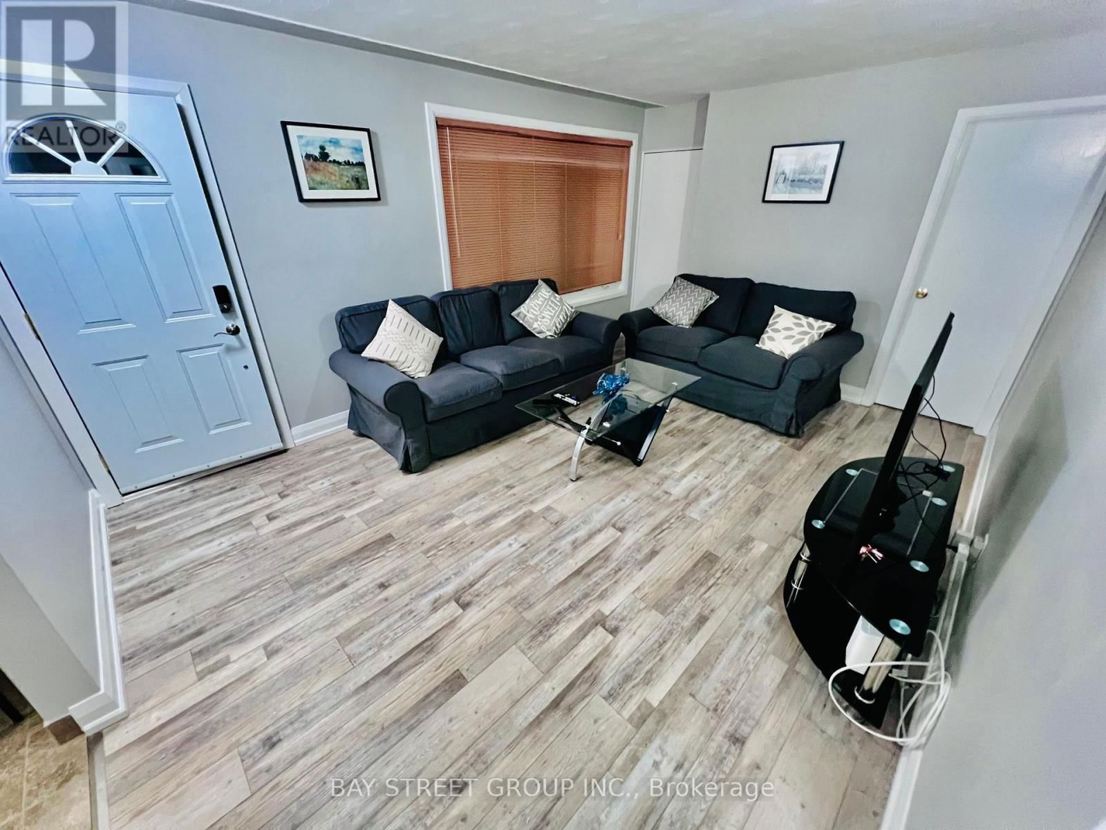 Upper - 34 STANLEY AVENUE Image 10