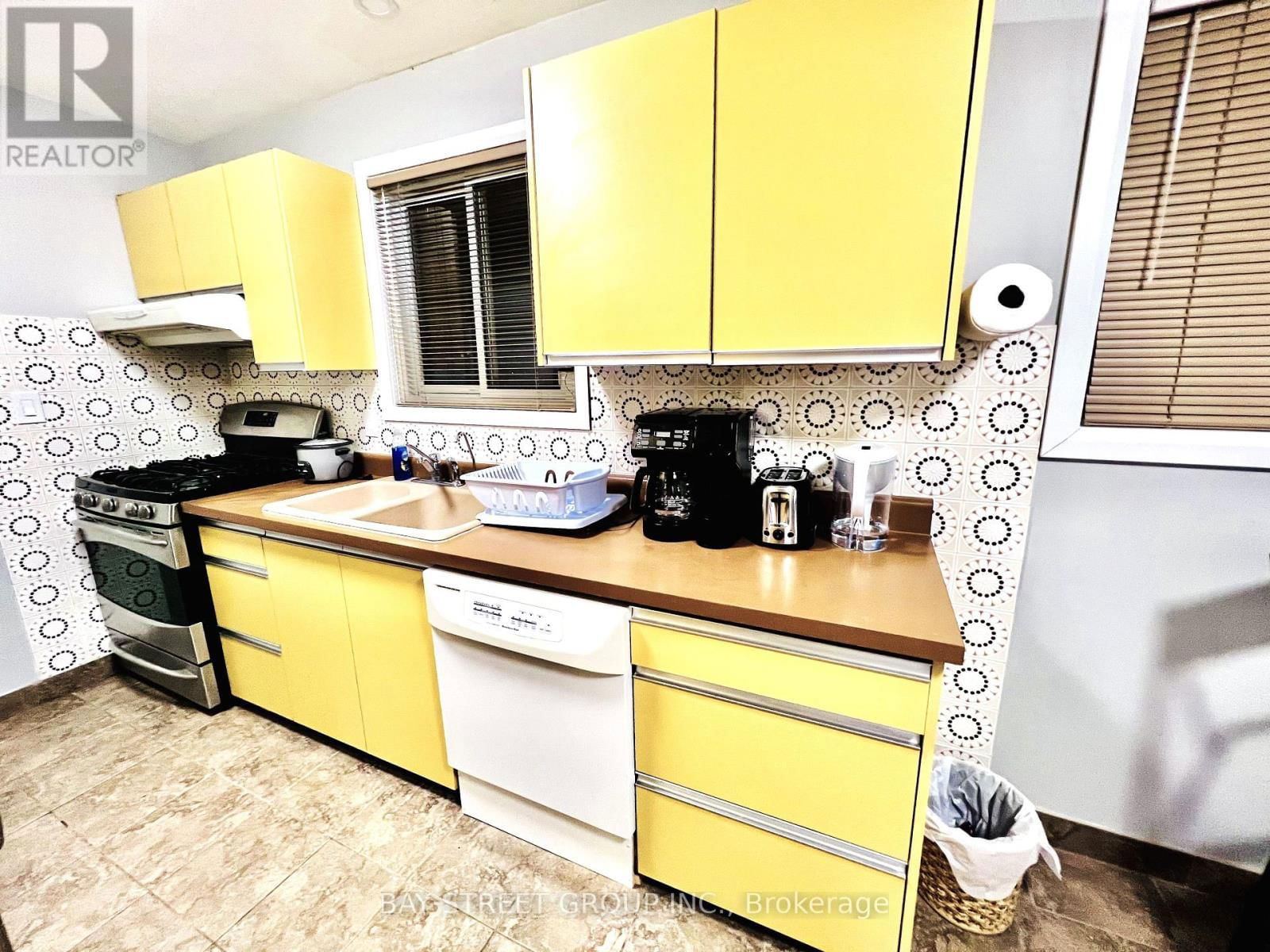 Upper - 34 STANLEY AVENUE Image 15