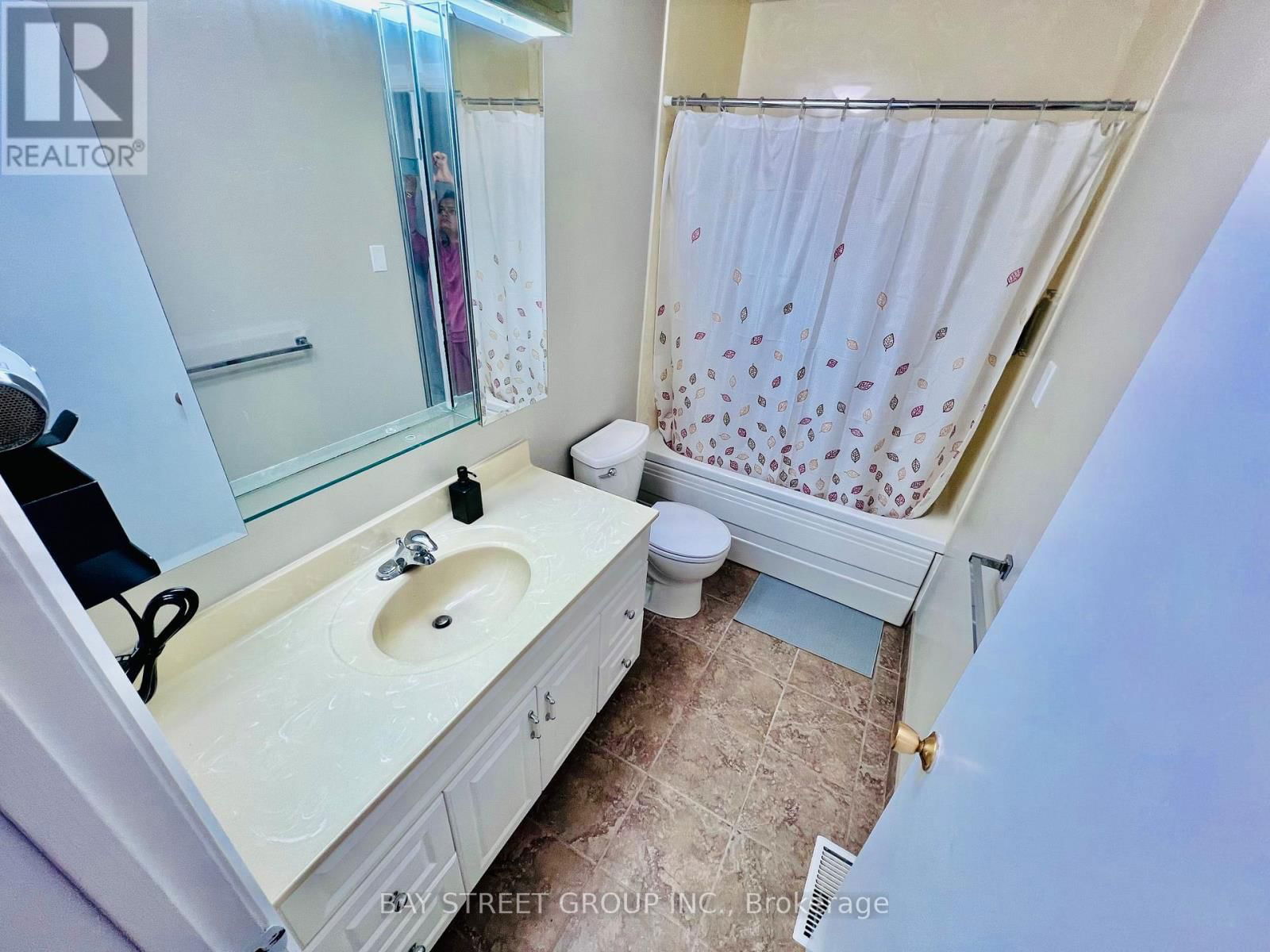 Upper - 34 STANLEY AVENUE Image 6