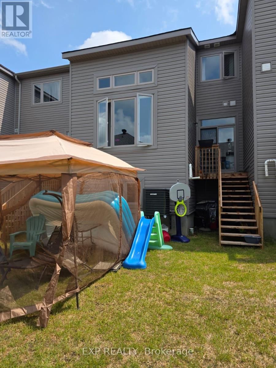 1013 KIJIK CRESCENT Image 9