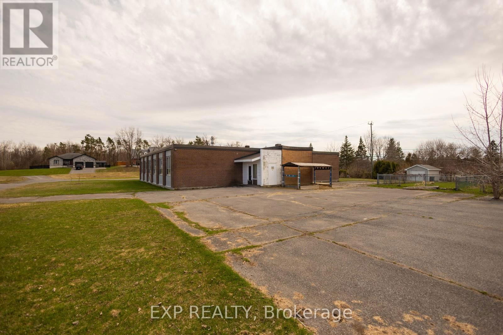 581 CHERYL STREET Image 11