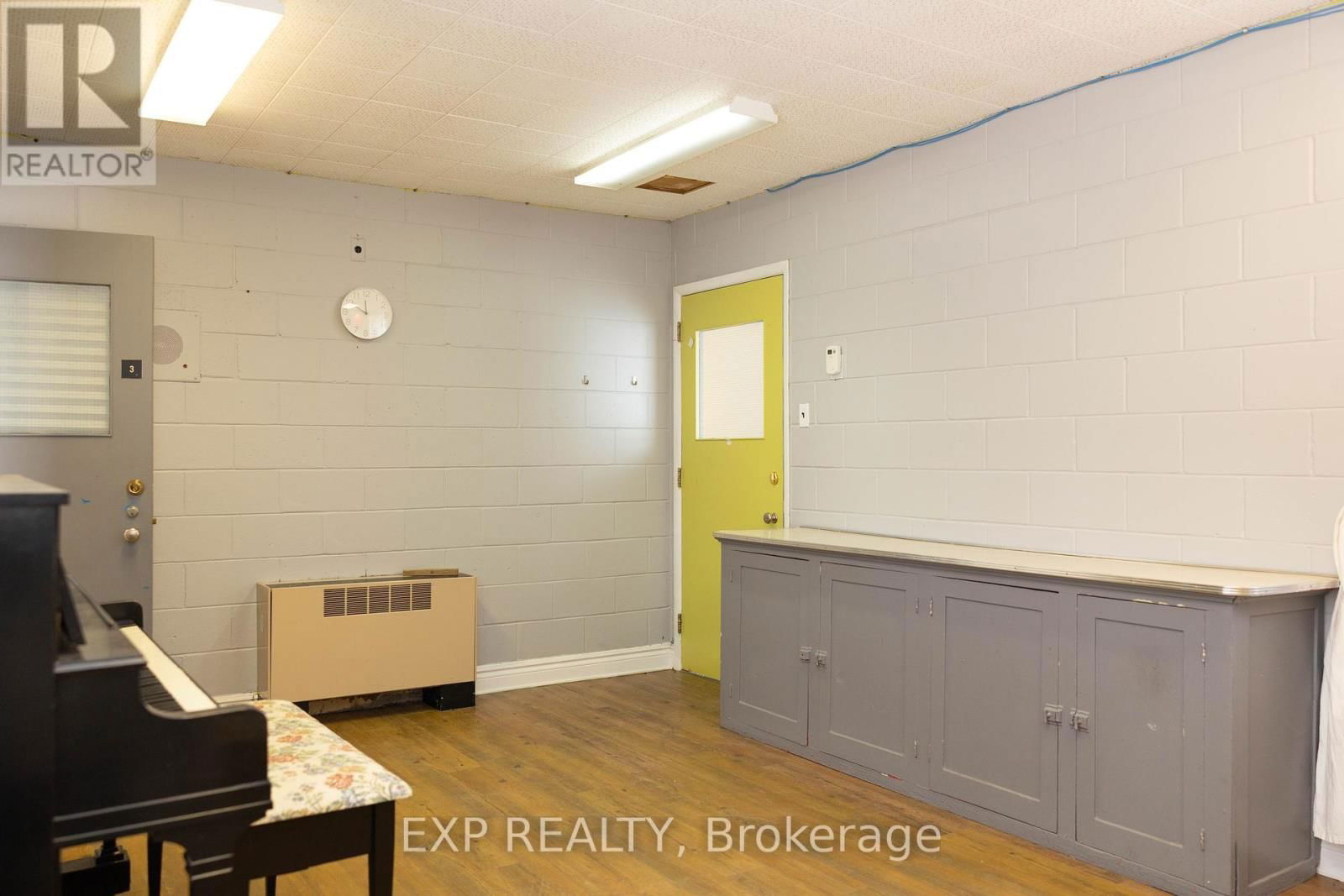 581 CHERYL STREET Image 32
