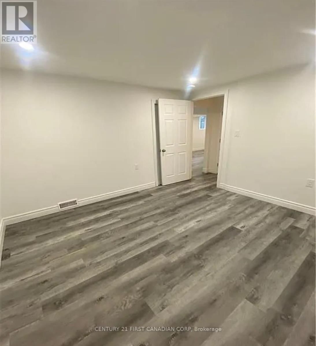 UNIT B - 80 CLIFTON CRESCENT Image 11
