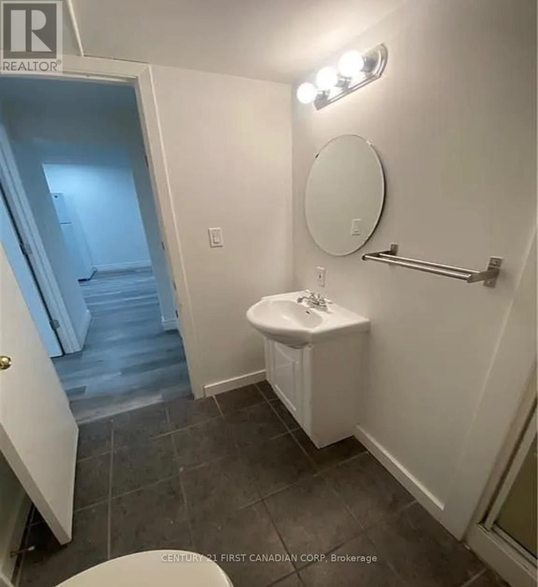UNIT B - 80 CLIFTON CRESCENT Image 13