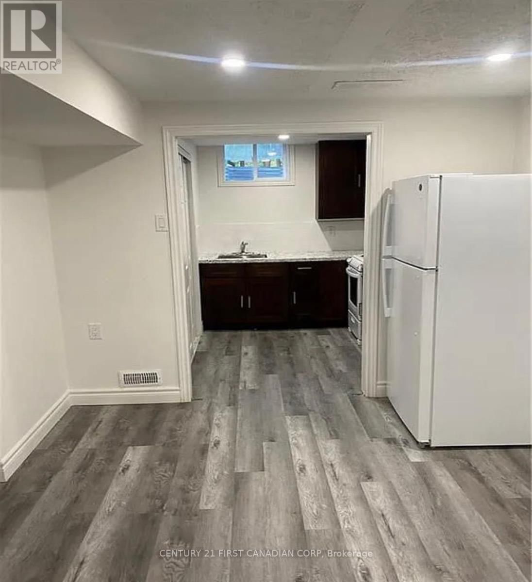 UNIT B - 80 CLIFTON CRESCENT Image 14