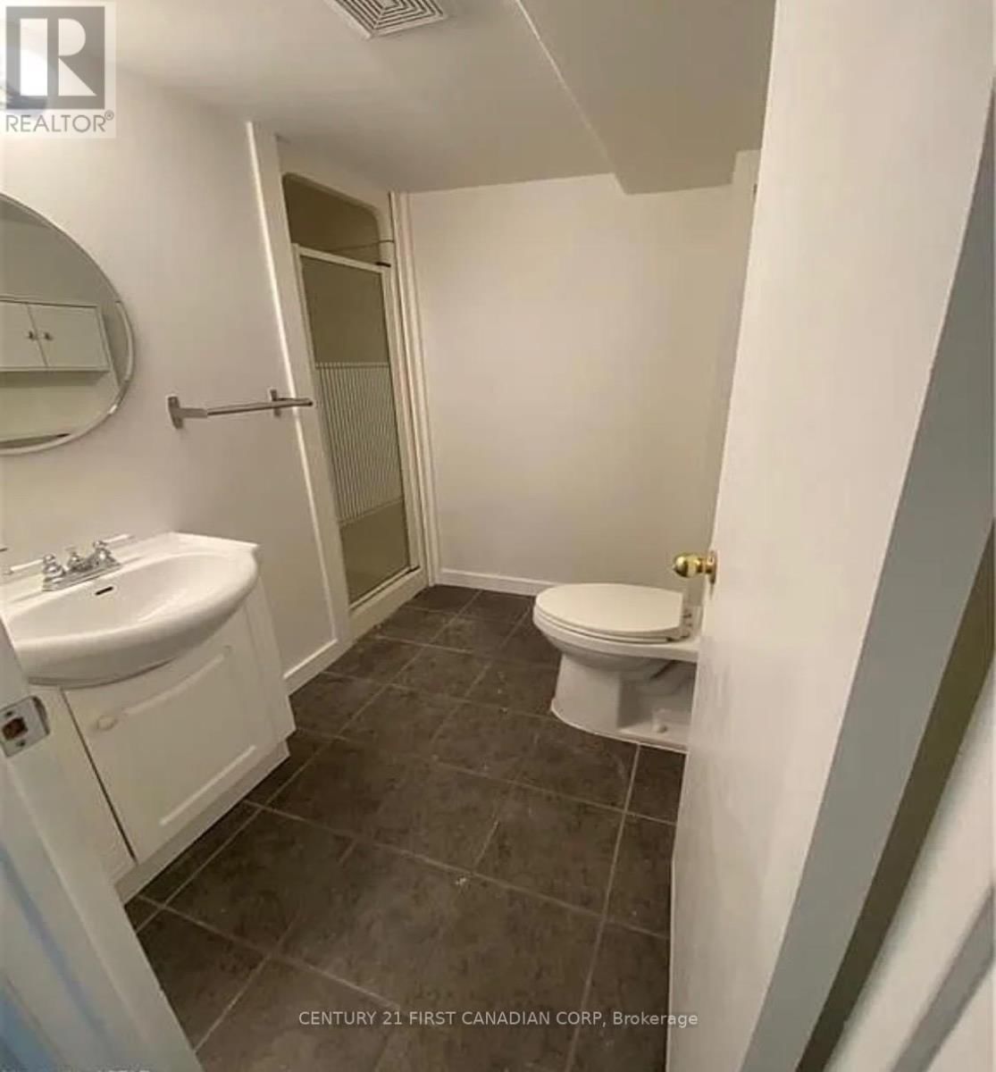 UNIT B - 80 CLIFTON CRESCENT Image 16