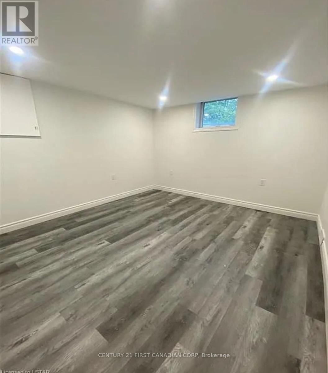UNIT B - 80 CLIFTON CRESCENT Image 17