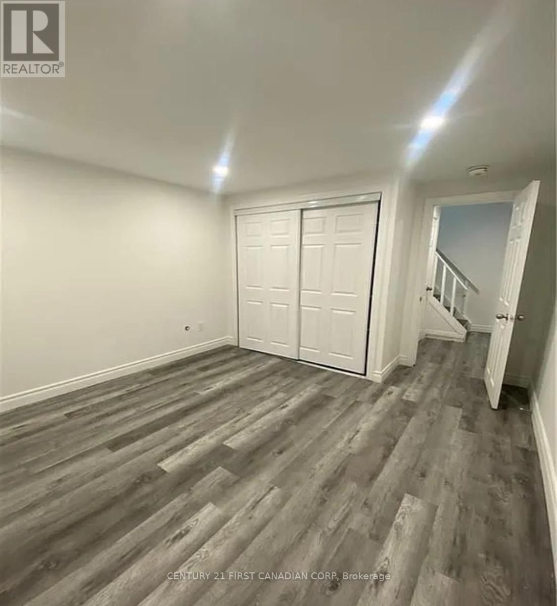 UNIT B - 80 CLIFTON CRESCENT Image 8