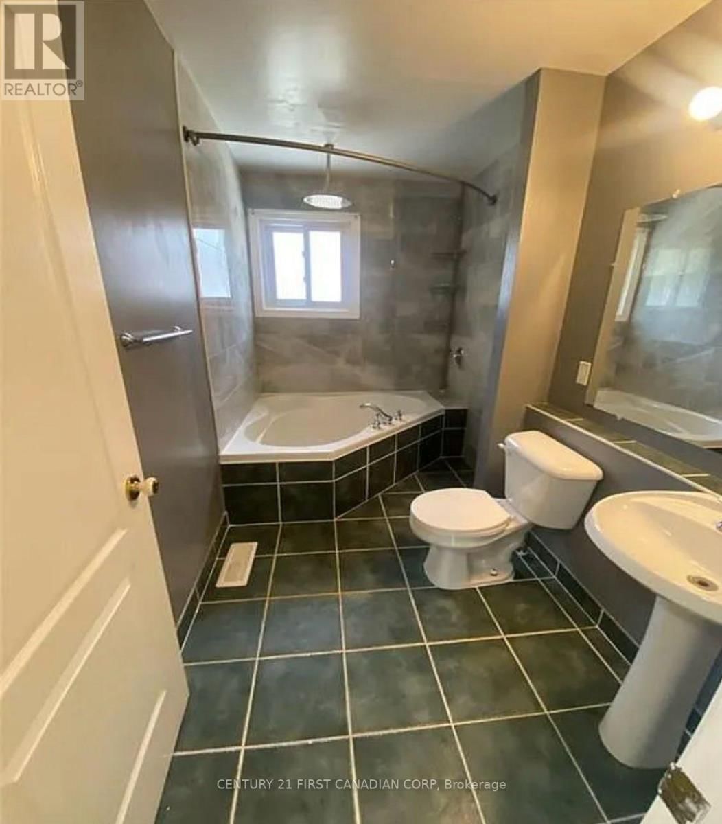 UNIT A - 80 CLIFTON CRESCENT Image 4