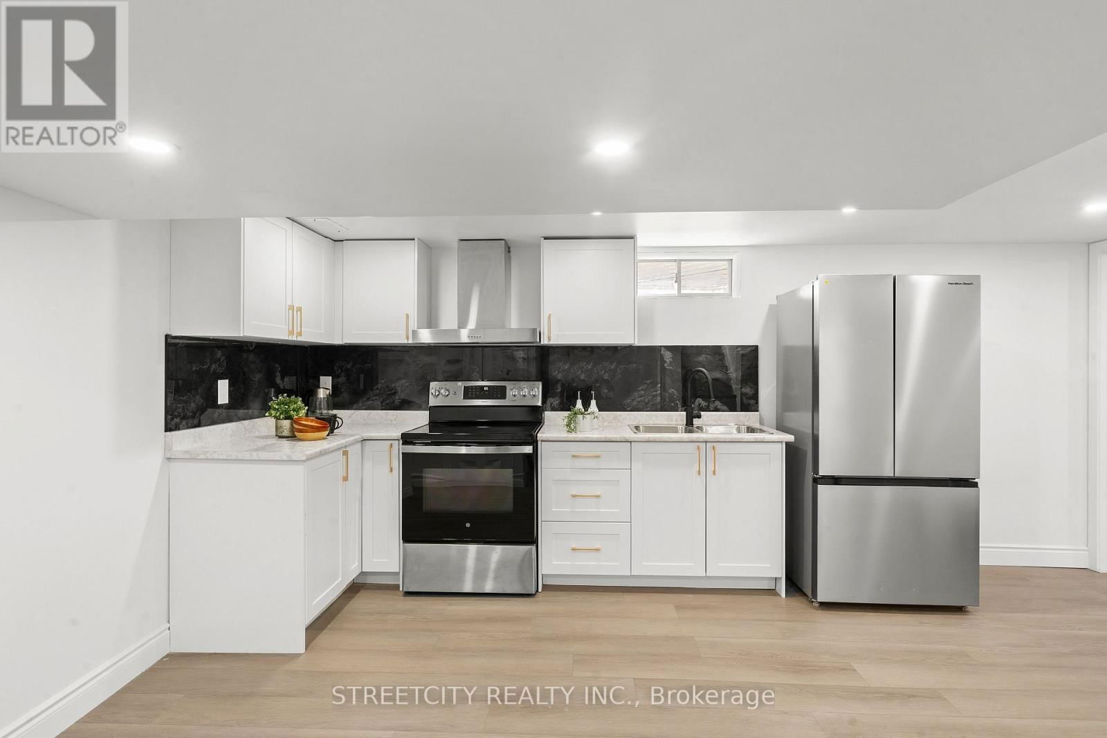 79 GLASS AVENUE Image 25