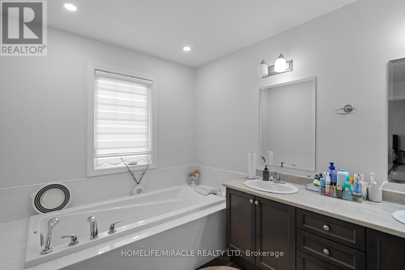 260 HOLDEN STREET Image 32