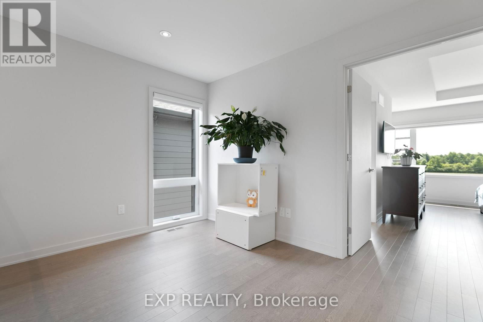 244 SHUTTLEWORTH DRIVE Image 27