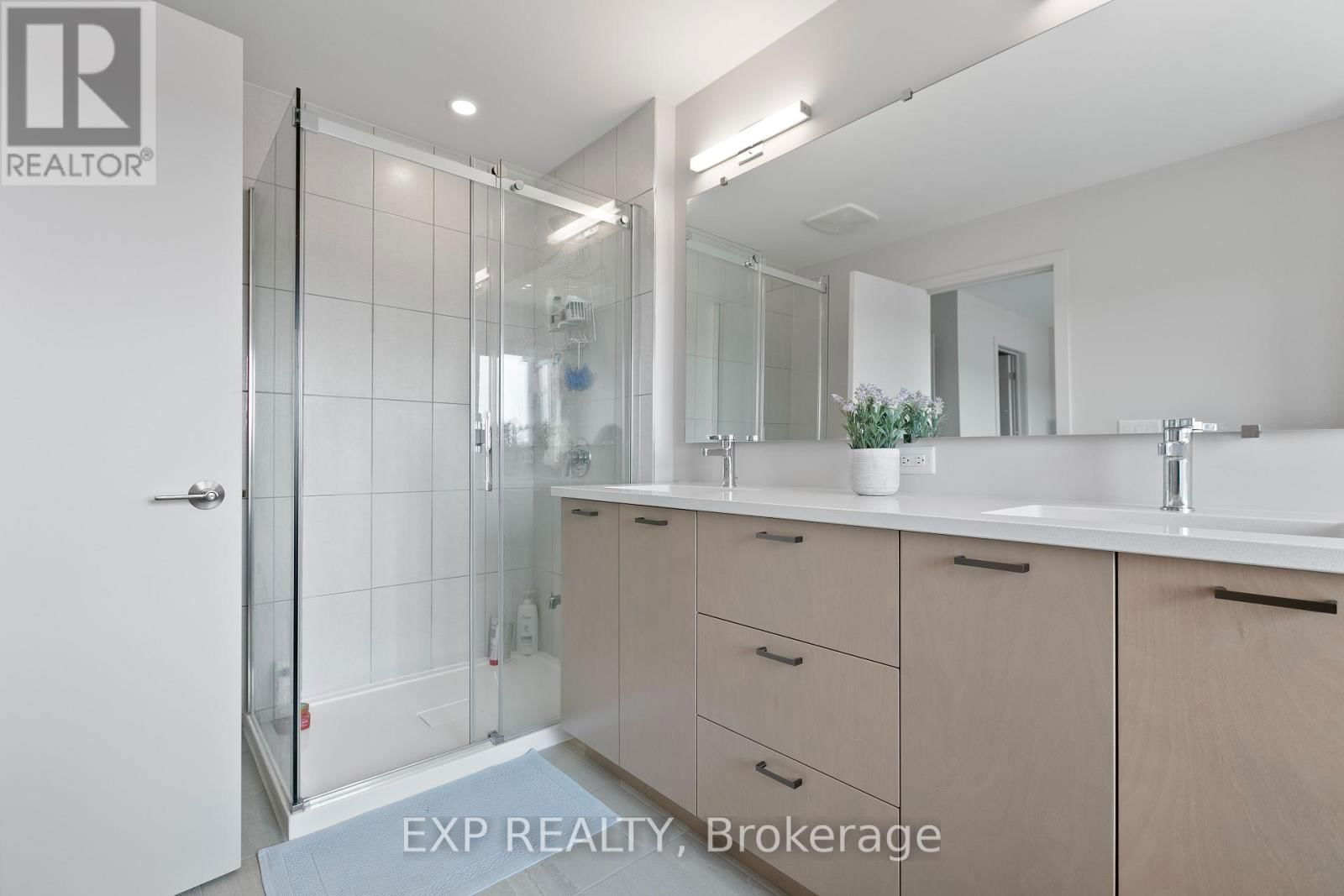 244 SHUTTLEWORTH DRIVE Image 32