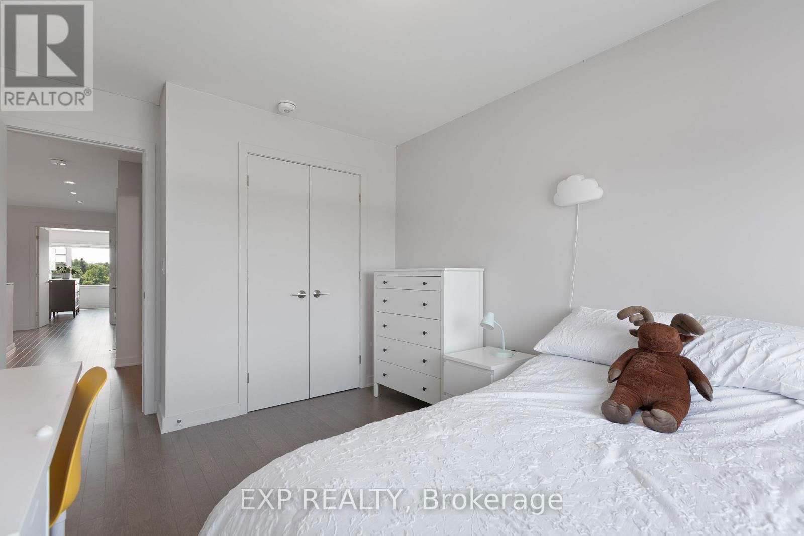 244 SHUTTLEWORTH DRIVE Image 35