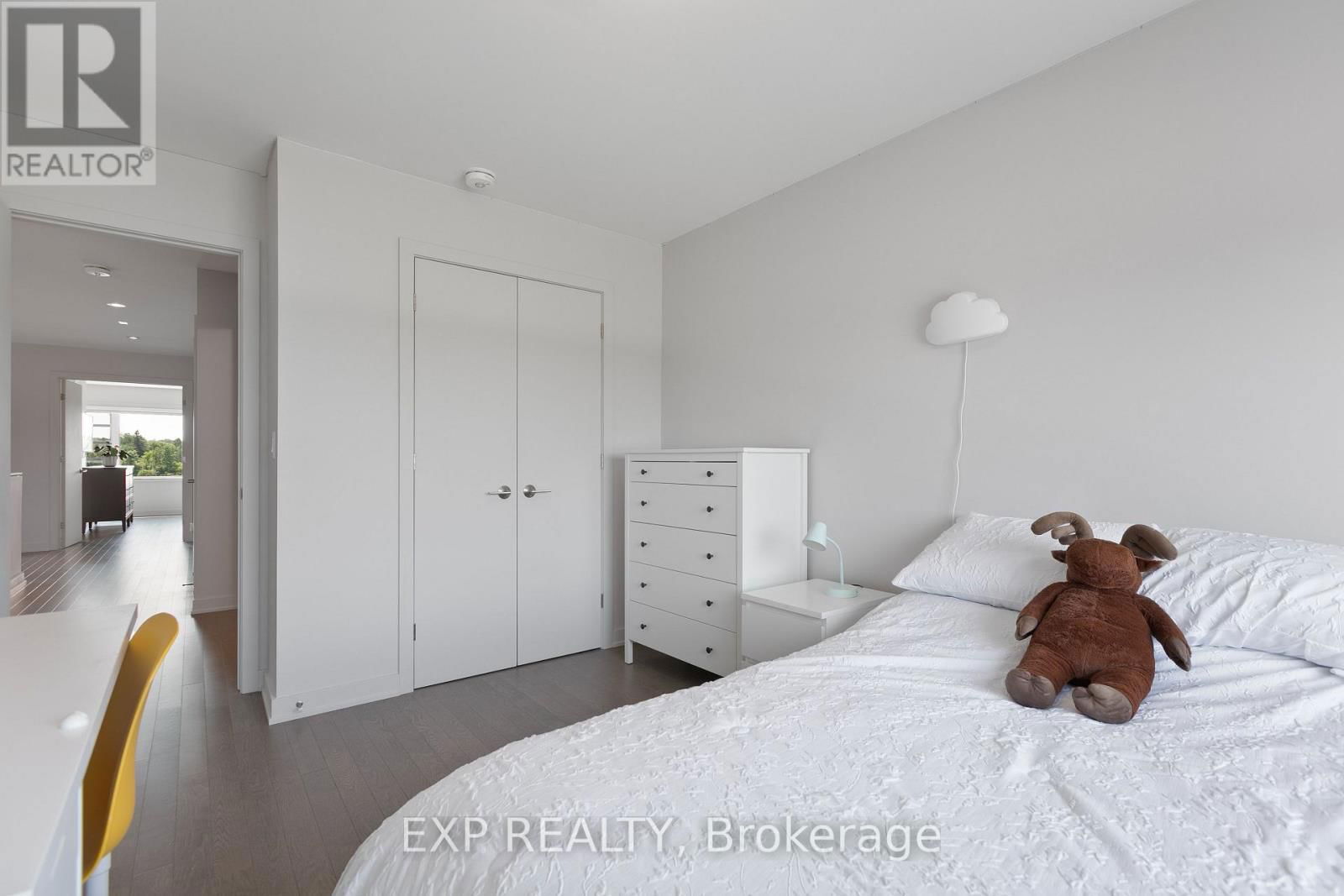 244 SHUTTLEWORTH DRIVE Image 35