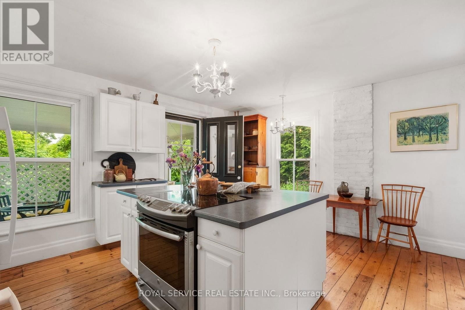 303 HENRY STREET Image 10