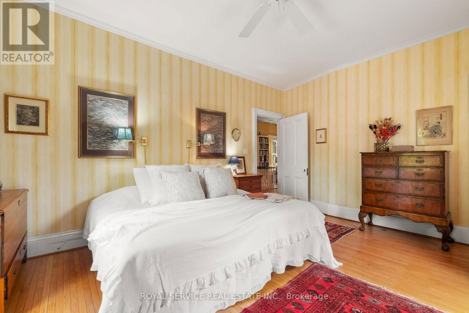 303 HENRY STREET Image 14