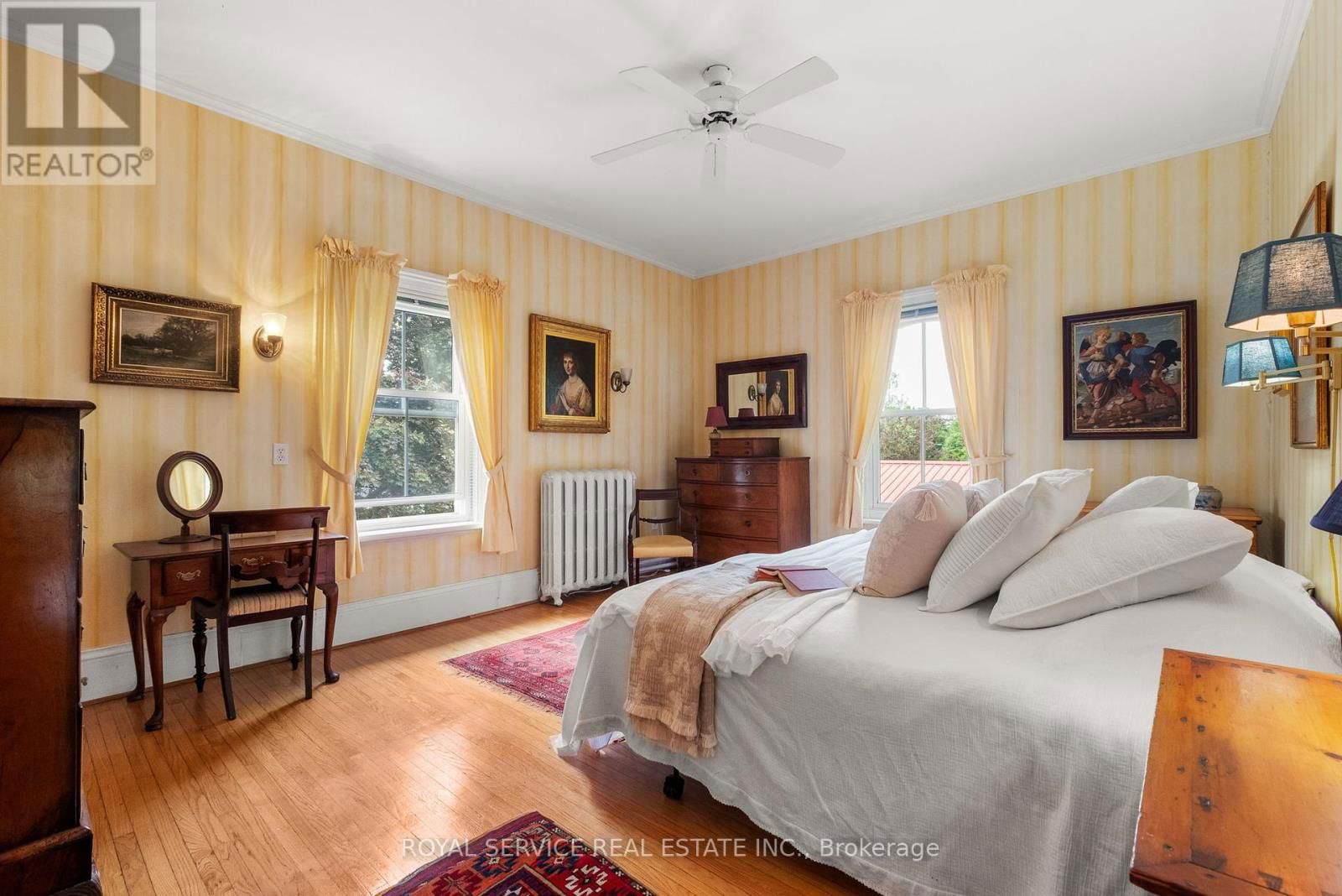 303 HENRY STREET Image 15