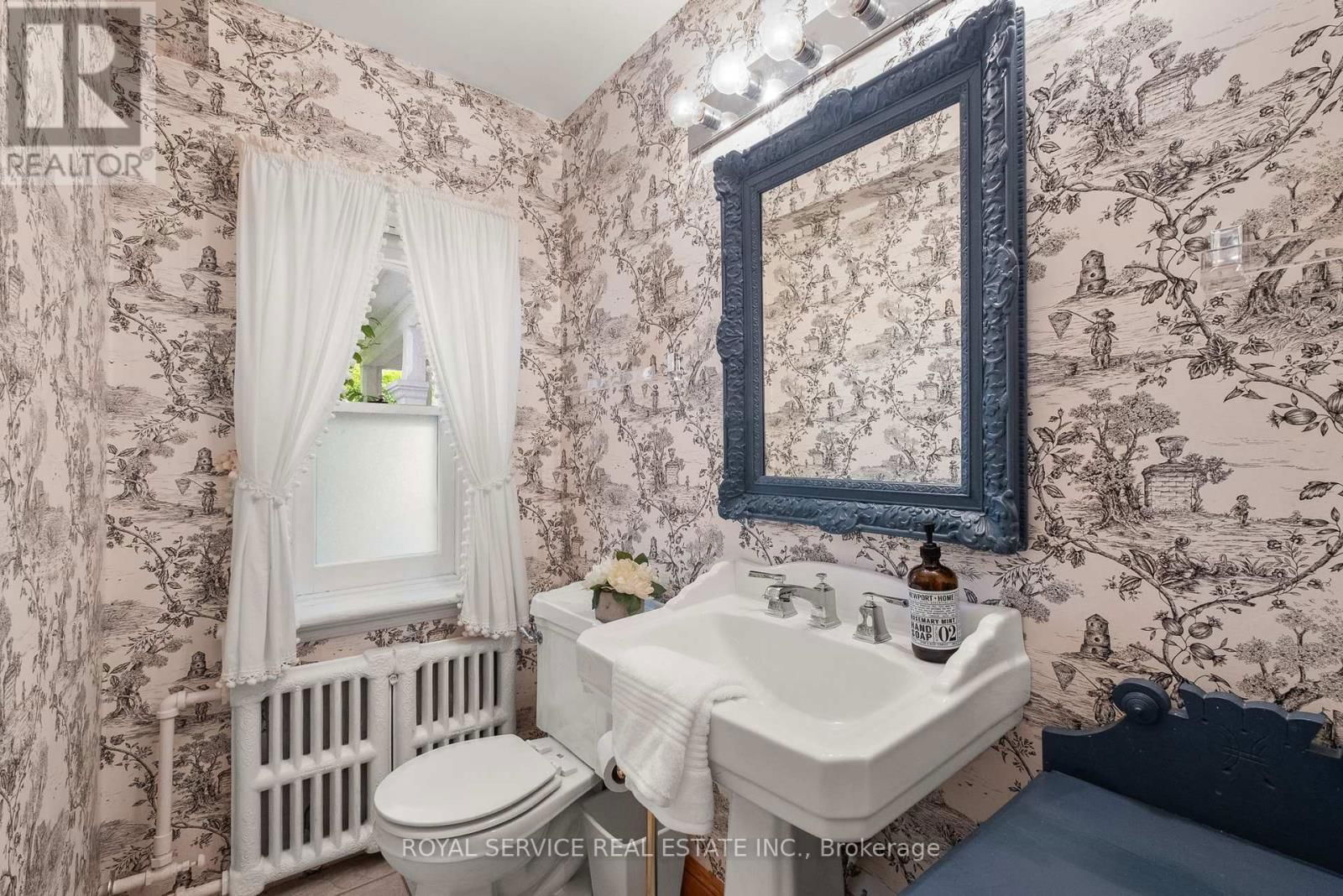 303 HENRY STREET Image 25
