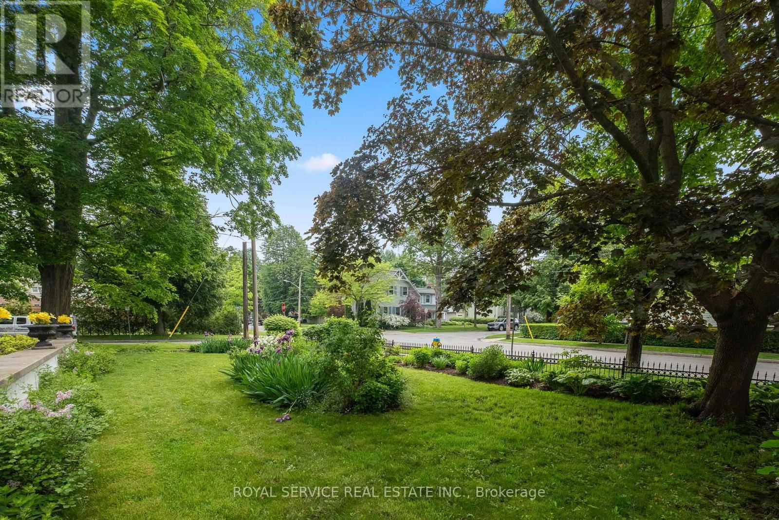 303 HENRY STREET Image 34