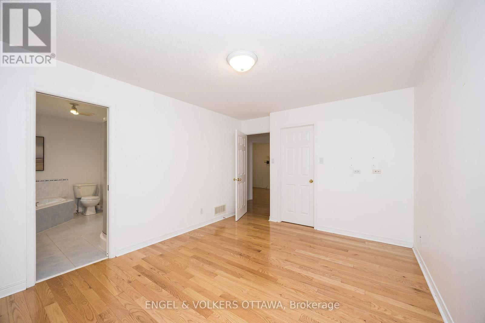 81 LLOYDALEX CRESCENT Image 14