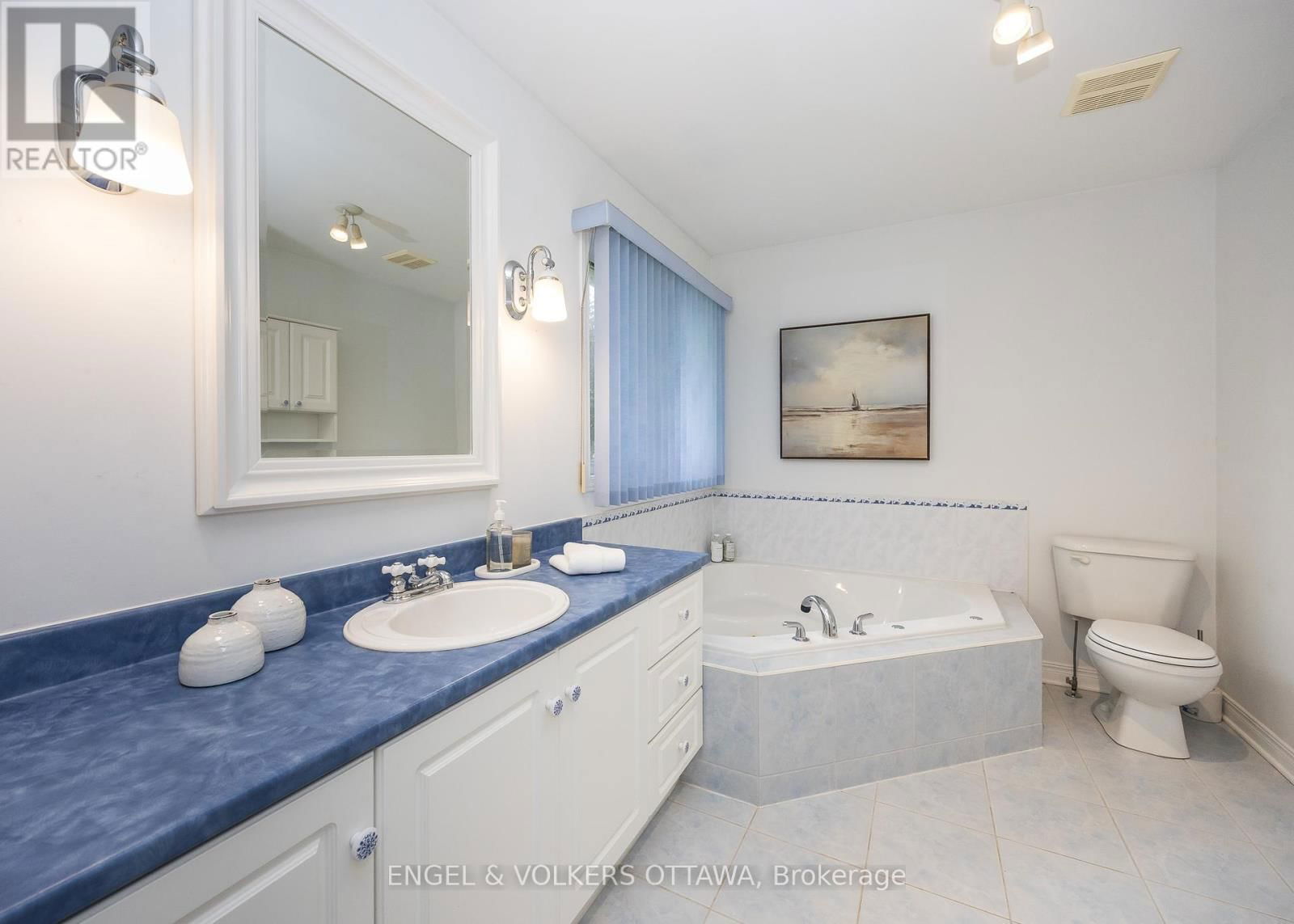 81 LLOYDALEX CRESCENT Image 15