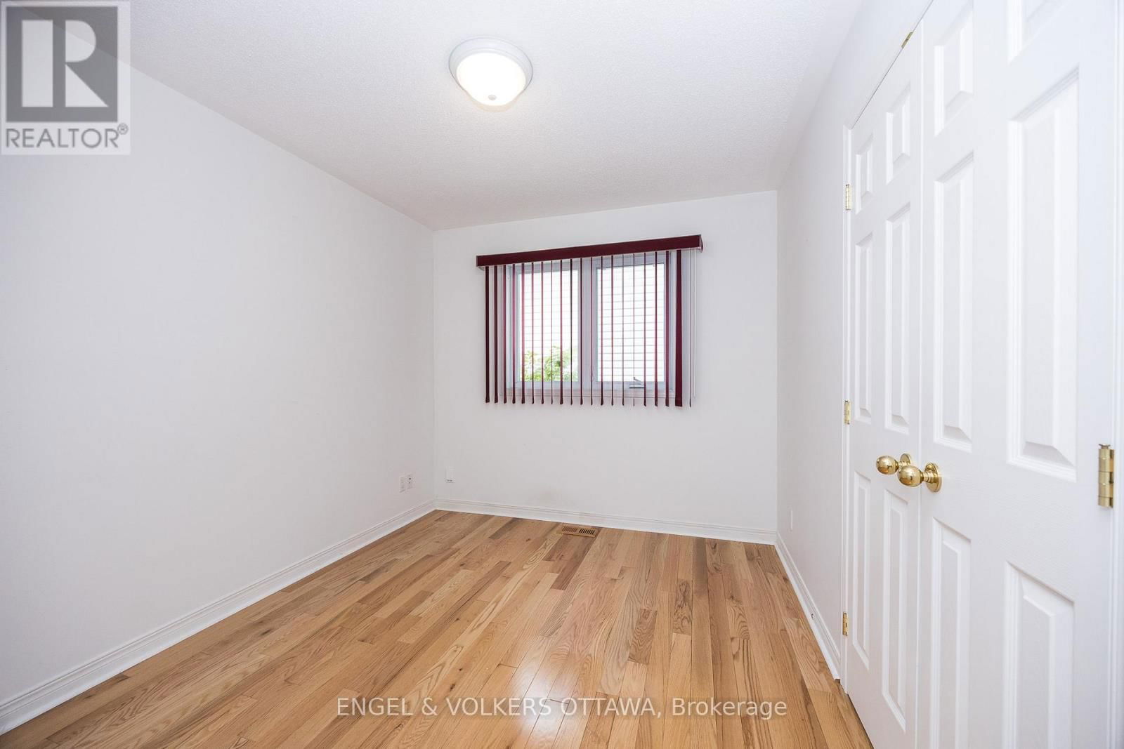 81 LLOYDALEX CRESCENT Image 22