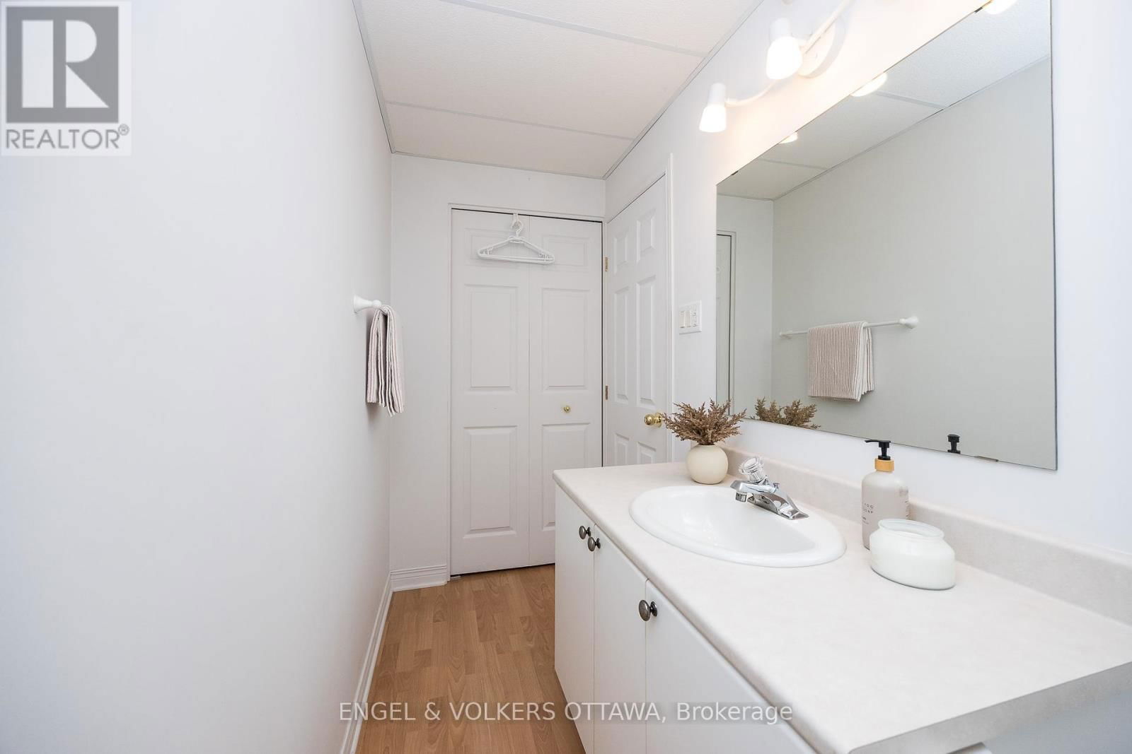 81 LLOYDALEX CRESCENT Image 27