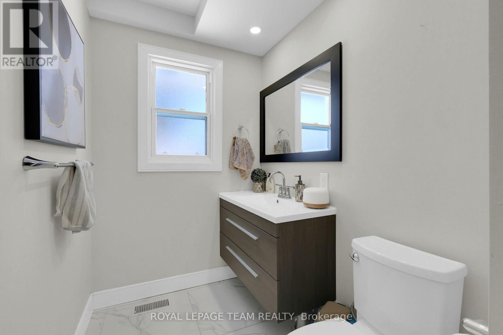 1107 NORMANDY CRESCENT Image 16