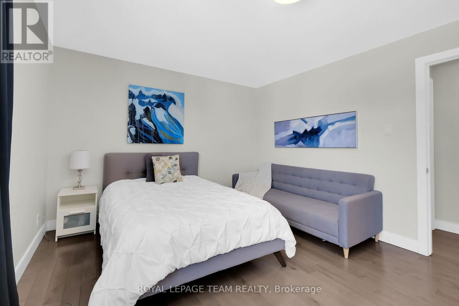 1107 NORMANDY CRESCENT Image 25