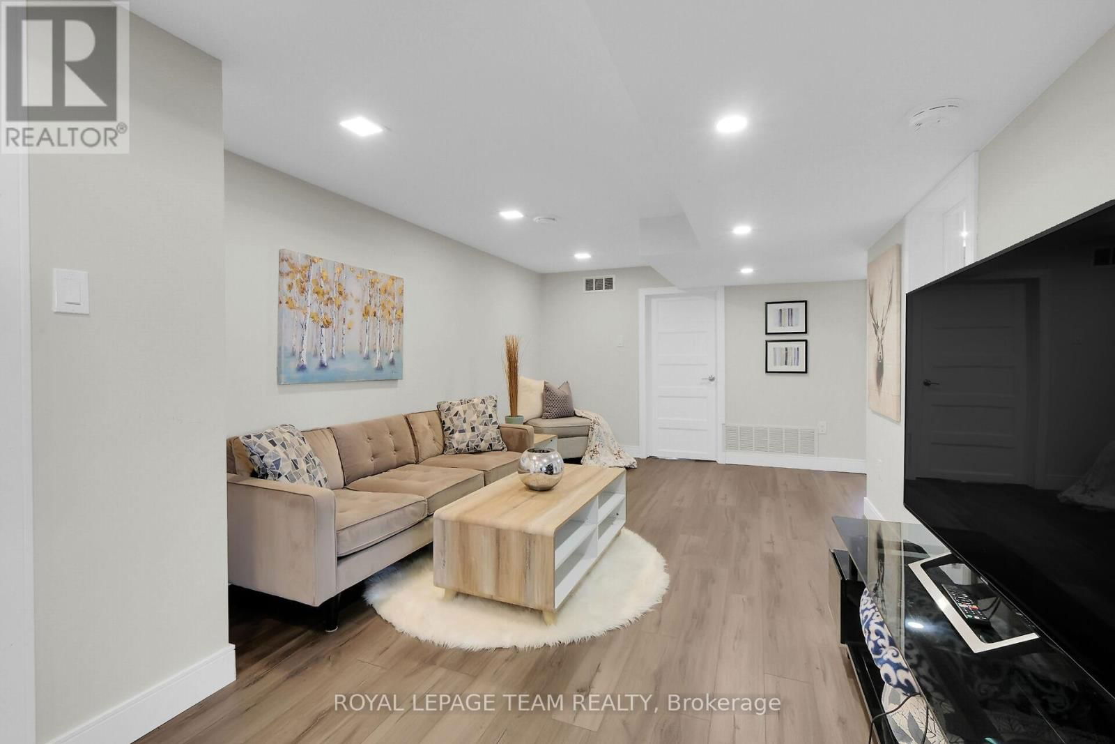 1107 NORMANDY CRESCENT Image 31