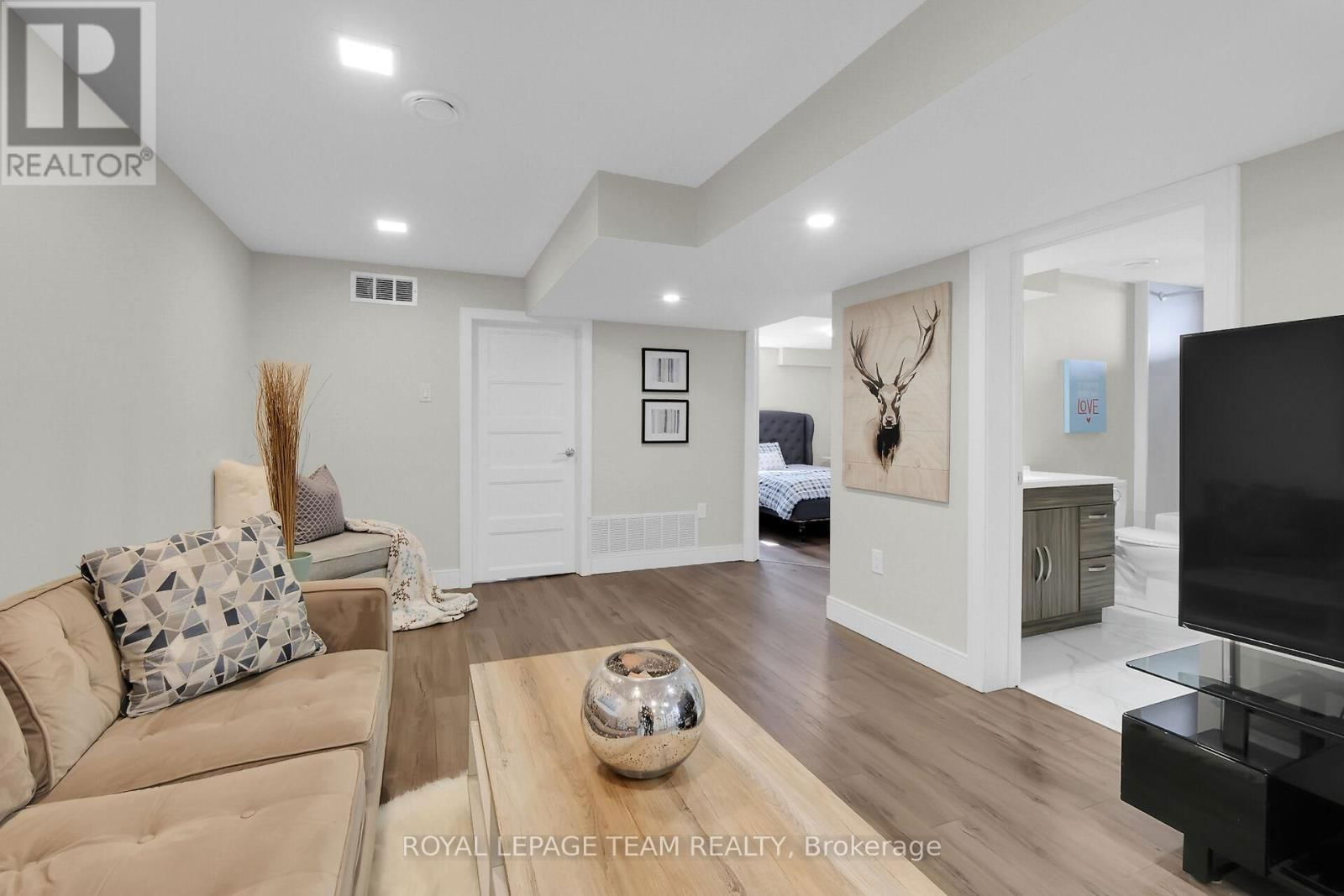 1107 NORMANDY CRESCENT Image 33