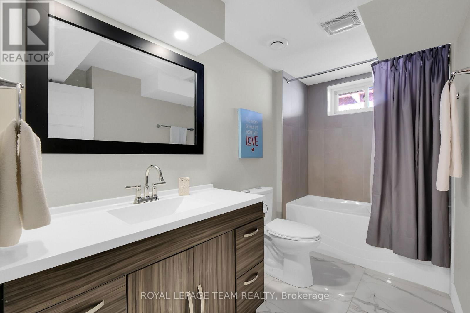 1107 NORMANDY CRESCENT Image 35