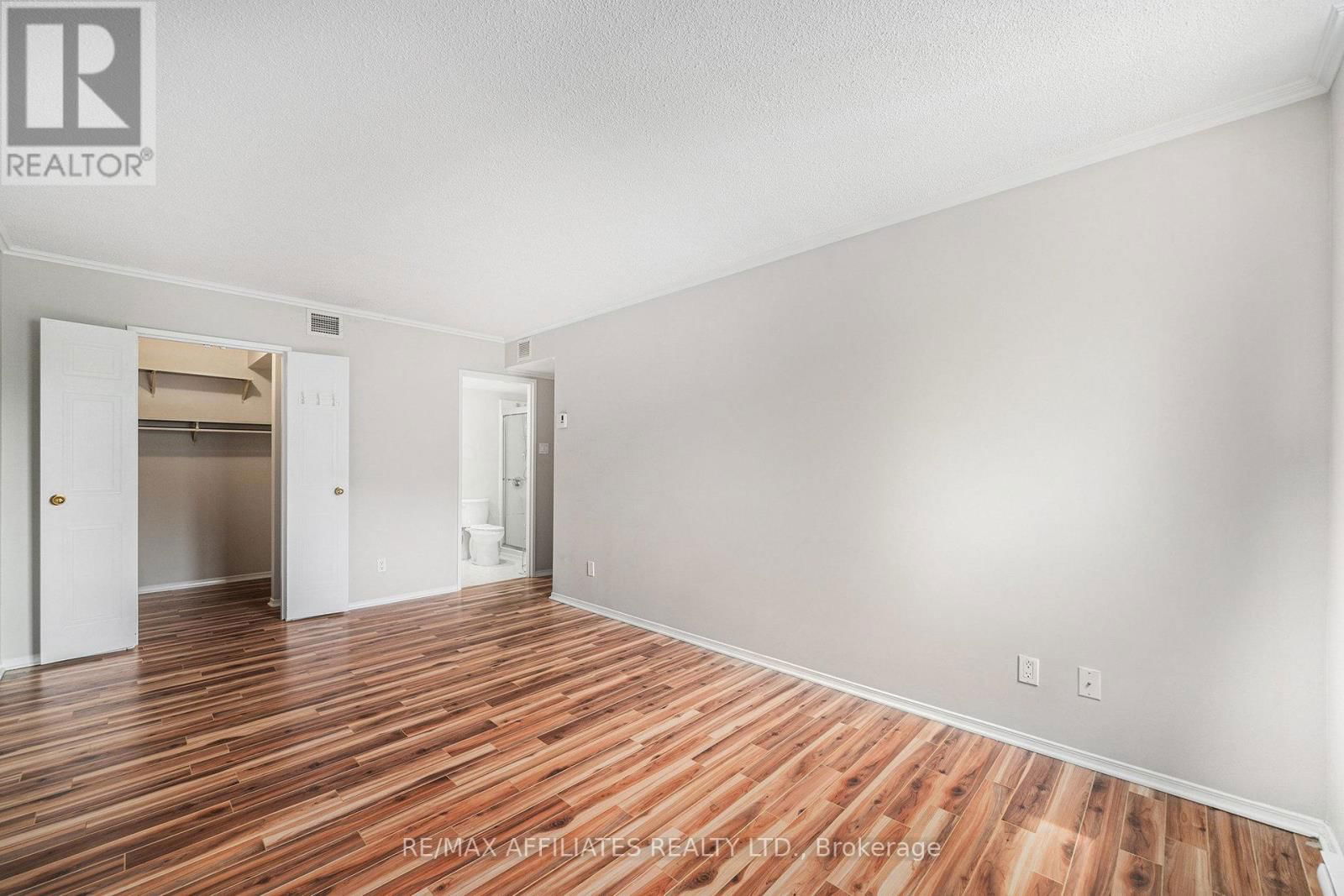 211 - 1705 PLAYFAIR DRIVE Image 10
