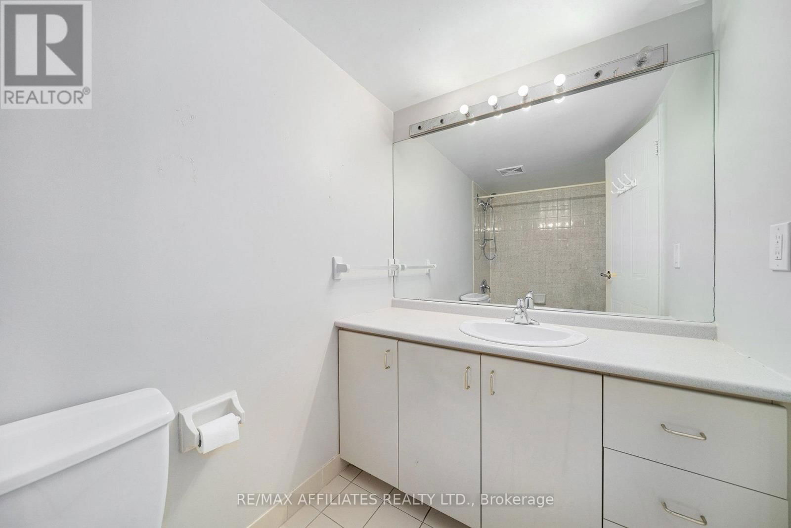 211 - 1705 PLAYFAIR DRIVE Image 14