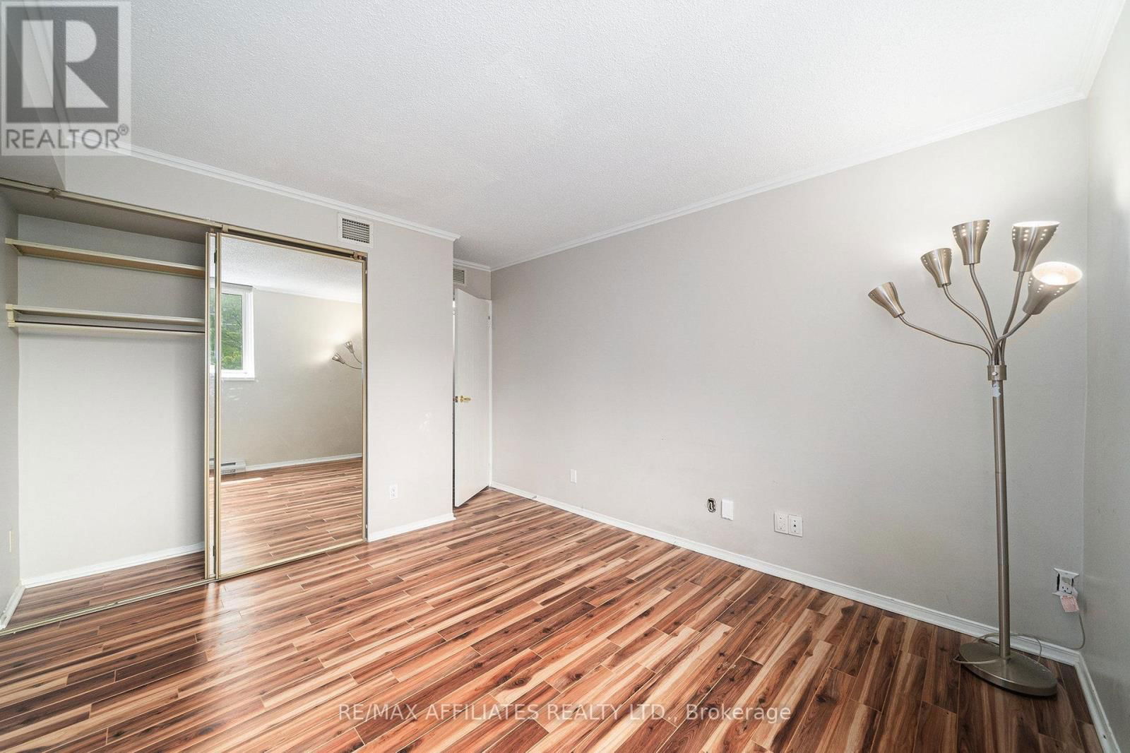 211 - 1705 PLAYFAIR DRIVE Image 16