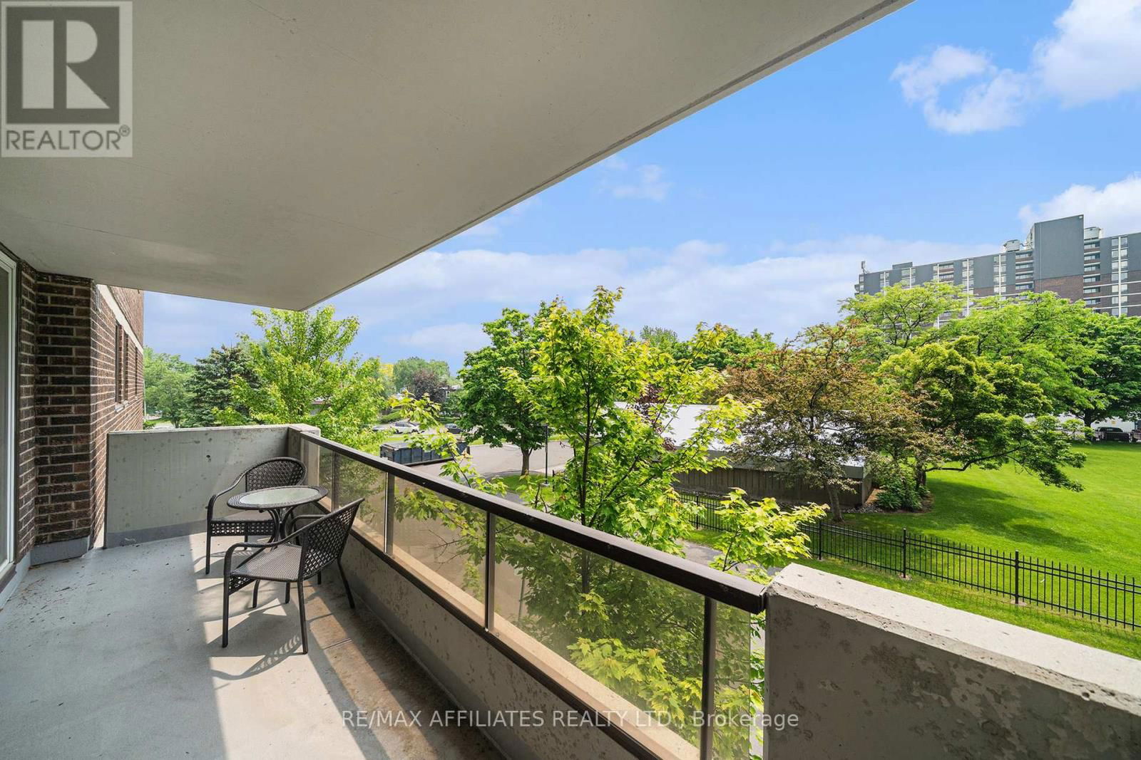 211 - 1705 PLAYFAIR DRIVE Image 19