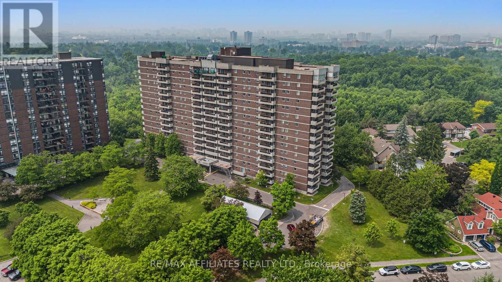 211 - 1705 PLAYFAIR DRIVE Image 22