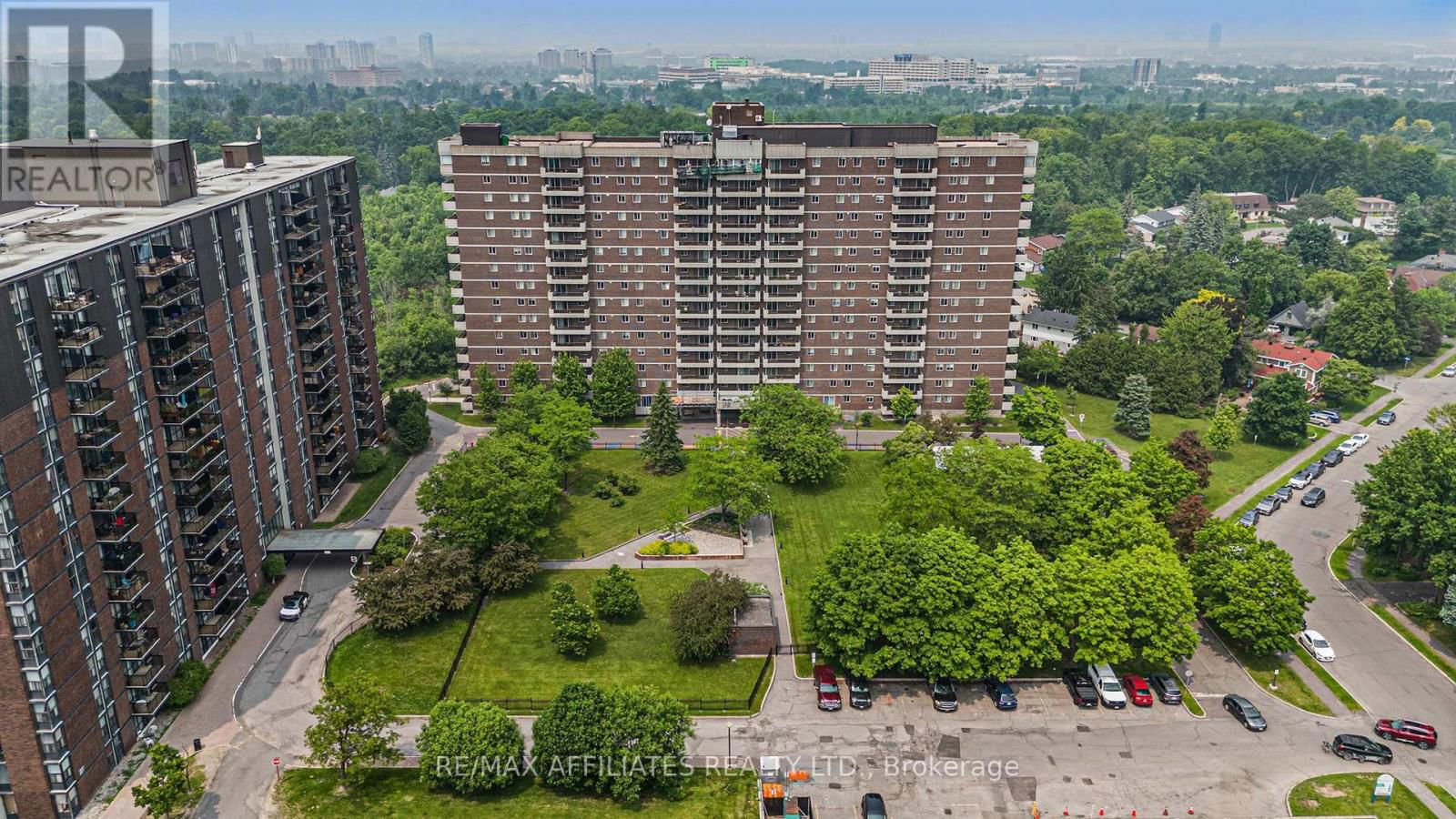 211 - 1705 PLAYFAIR DRIVE Image 23