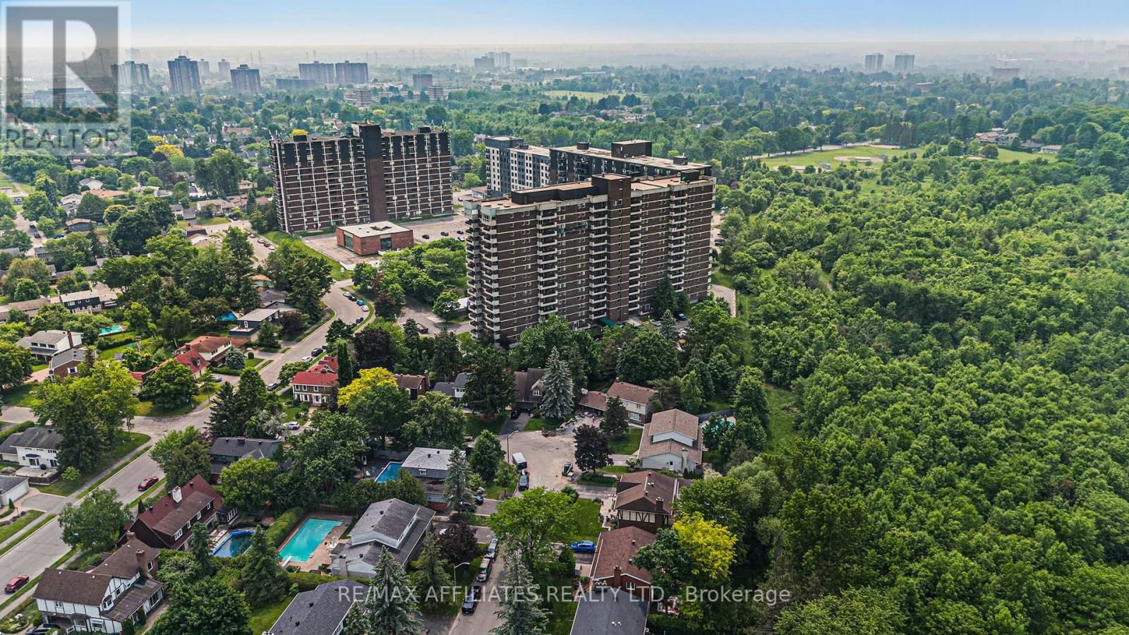 211 - 1705 PLAYFAIR DRIVE Image 25