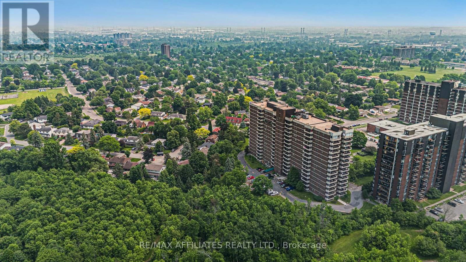 211 - 1705 PLAYFAIR DRIVE Image 26