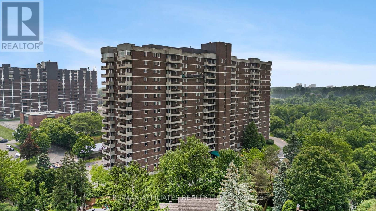 211 - 1705 PLAYFAIR DRIVE Image 28