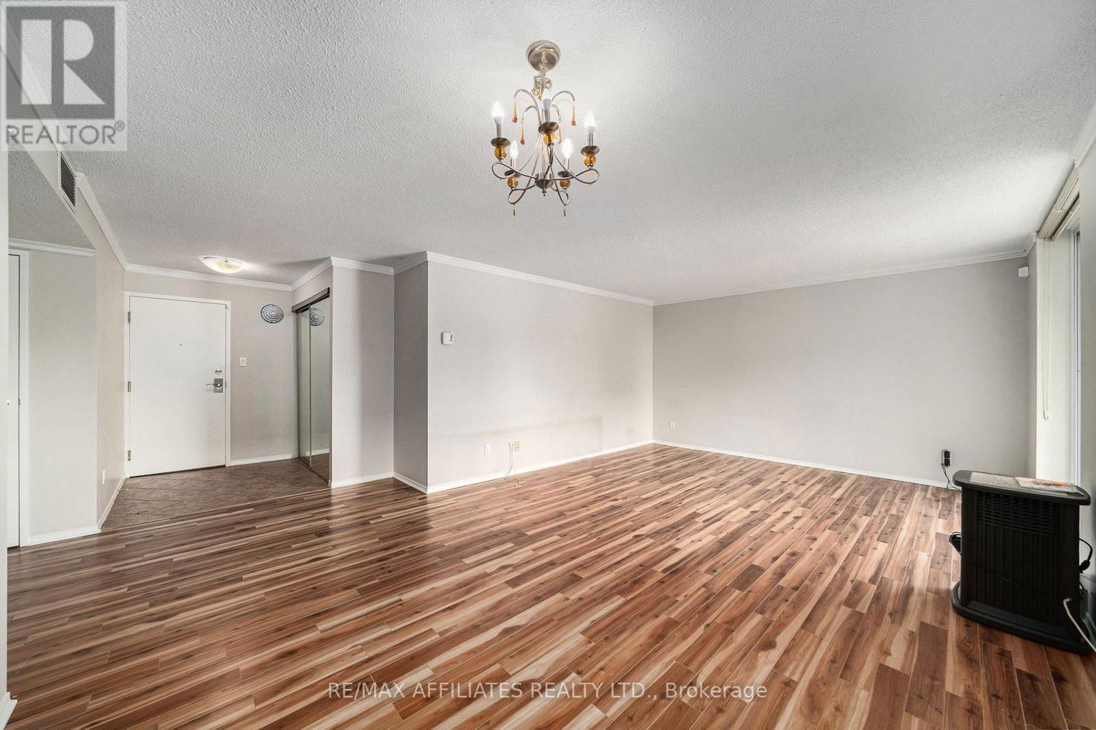211 - 1705 PLAYFAIR DRIVE Image 3