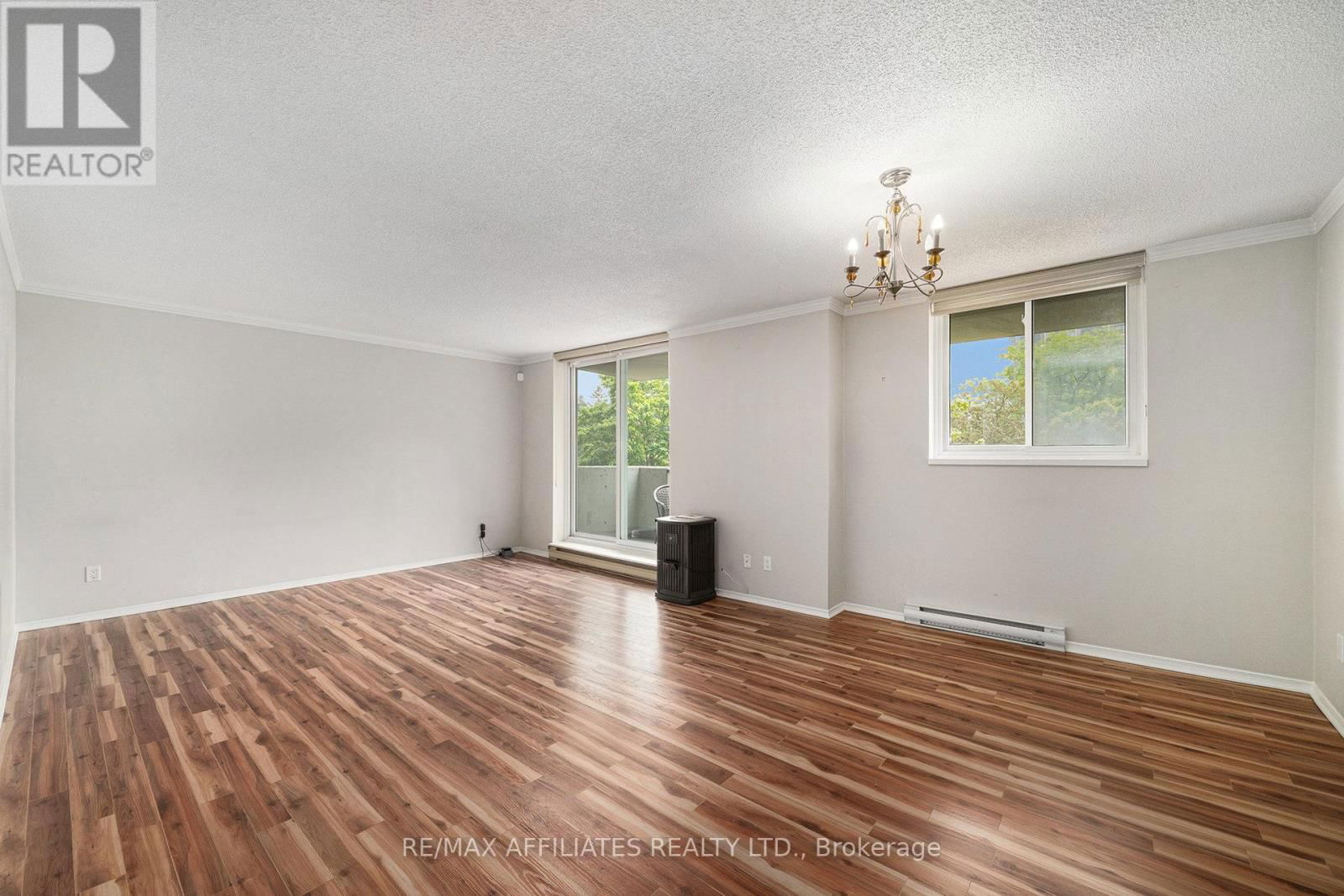 211 - 1705 PLAYFAIR DRIVE Image 4